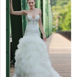 Mon Cheri Wedding Dress
Item 17